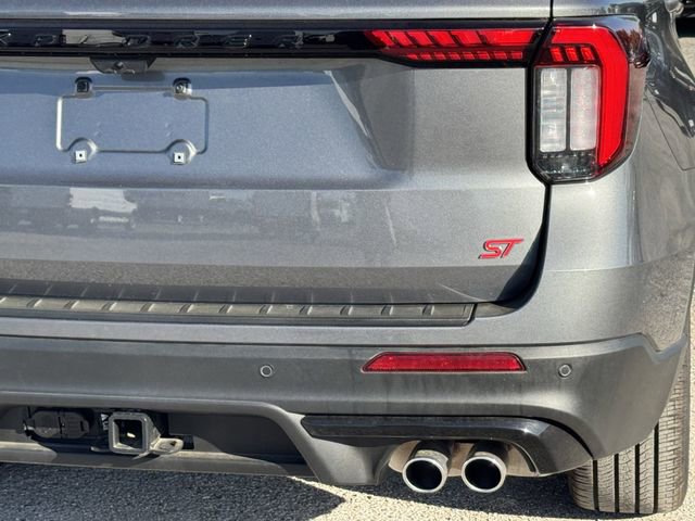 Used 2025 Ford Explorer ST image 6