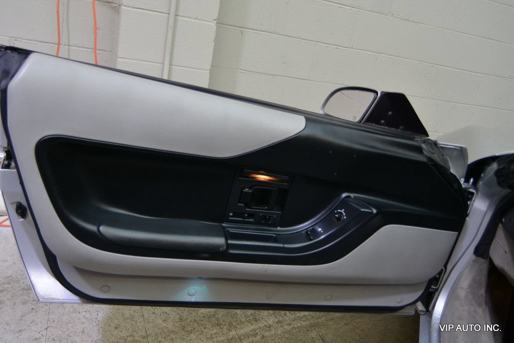 Used 1996 Chevrolet Corvette Convertible RWD image 12