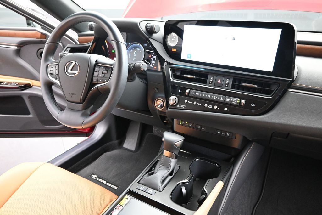 Used 2025 Lexus ES 300h w/ Premium Package FWD image 32