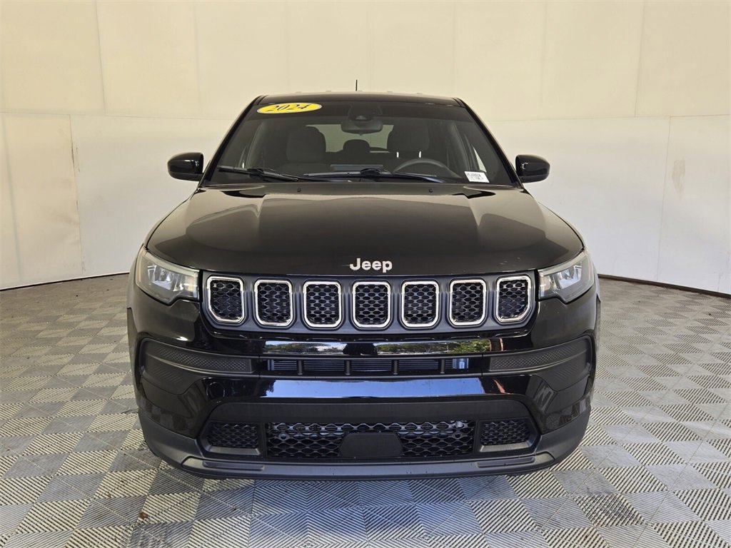 Used 2024 Jeep Compass Sport image 3