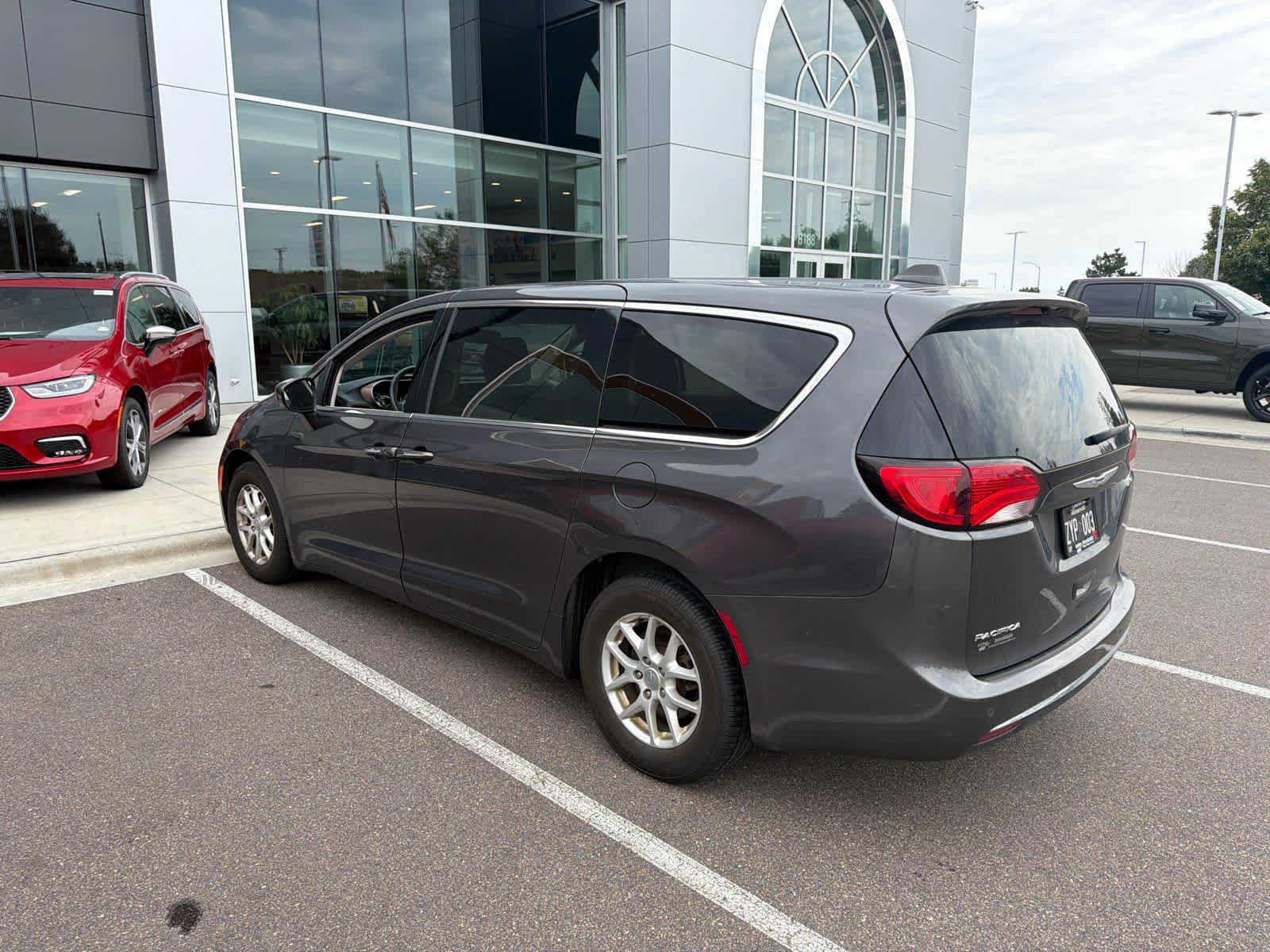 Used 2017 Chrysler Pacifica Touring Plus w/ Security Group FWD image 4