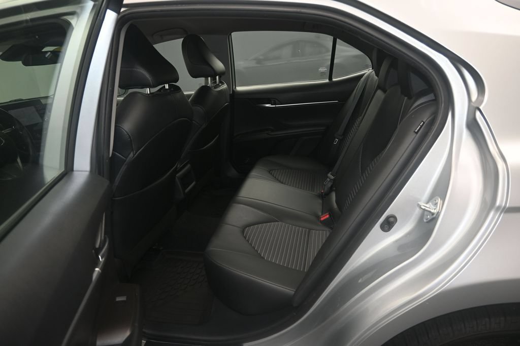 Used 2022 Toyota Camry SE FWD image 18