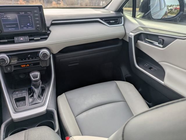 Used 2019 Toyota RAV4 XLE Premium image 18