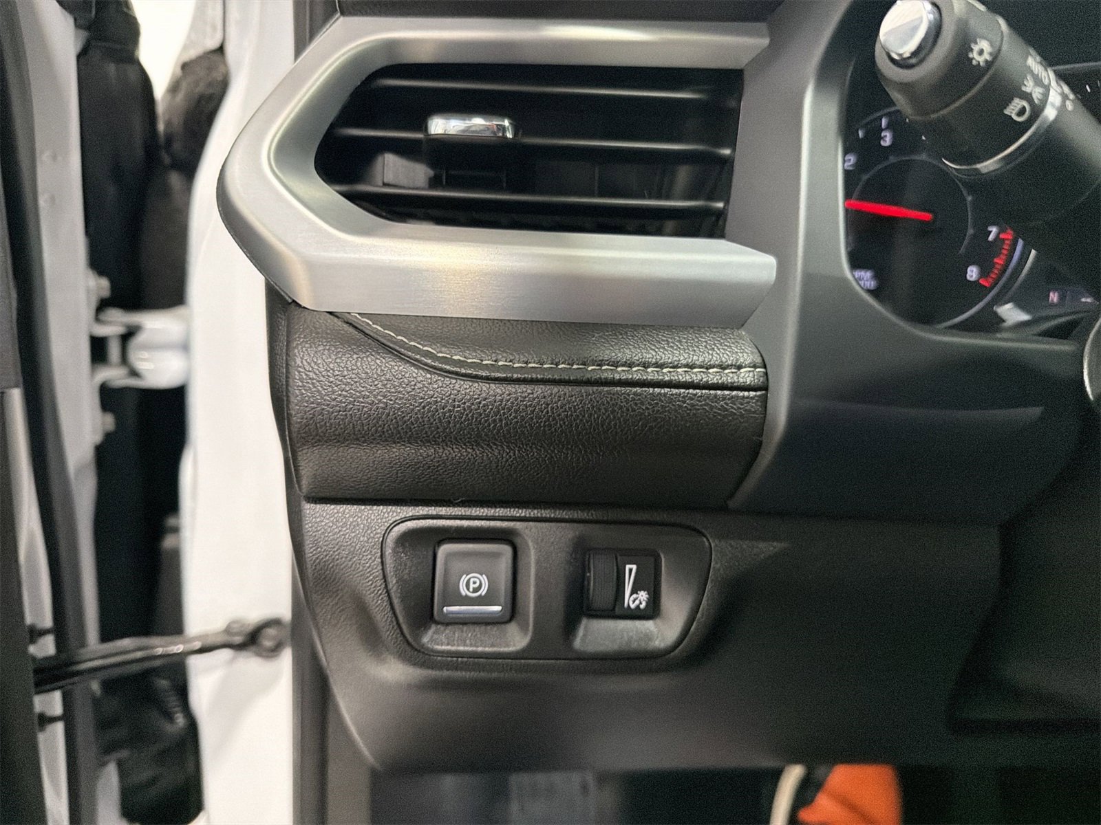 Used 2023 GMC Acadia SLT image 18