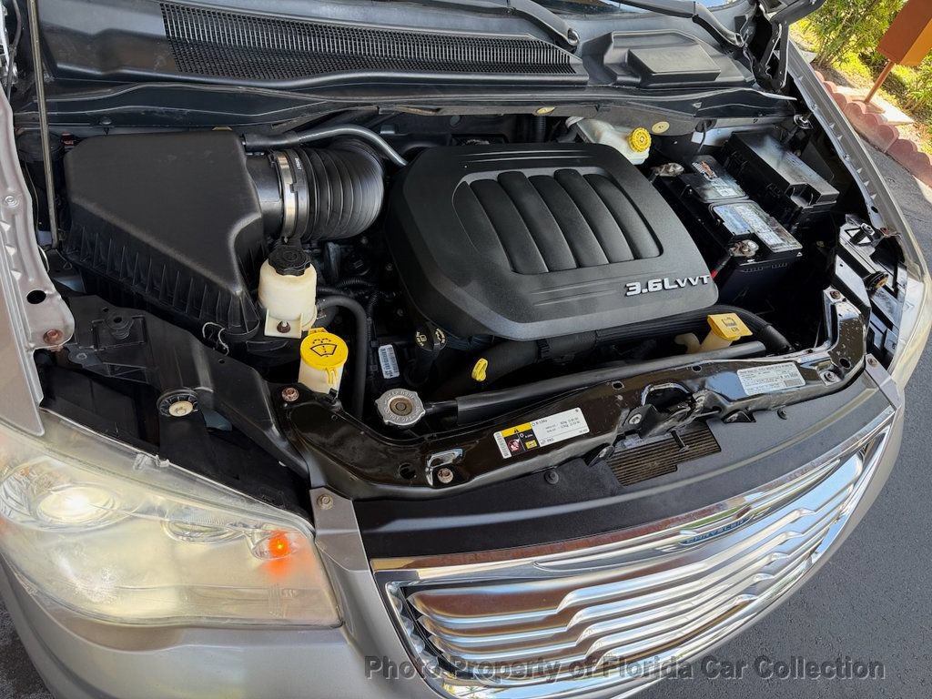 Used 2013 Chrysler Town & Country Limited w/ Luxury Group FWD image 81