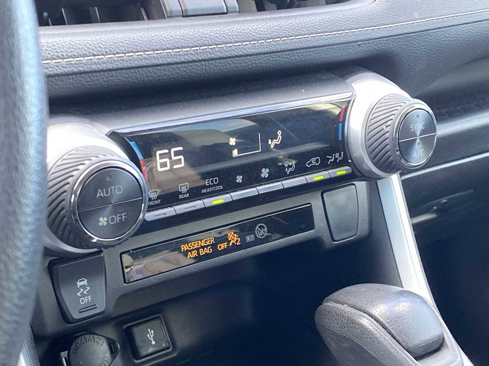 Used 2022 Toyota RAV4 LE image 25