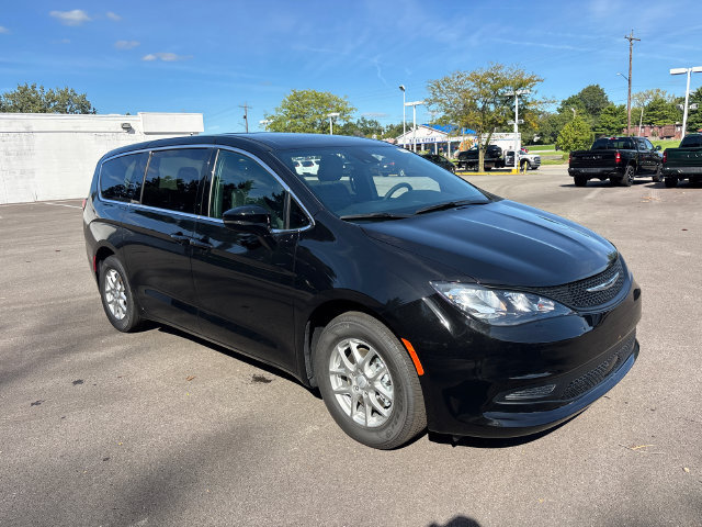 New 2027 Chrysler Pacifica LX FWD image 5