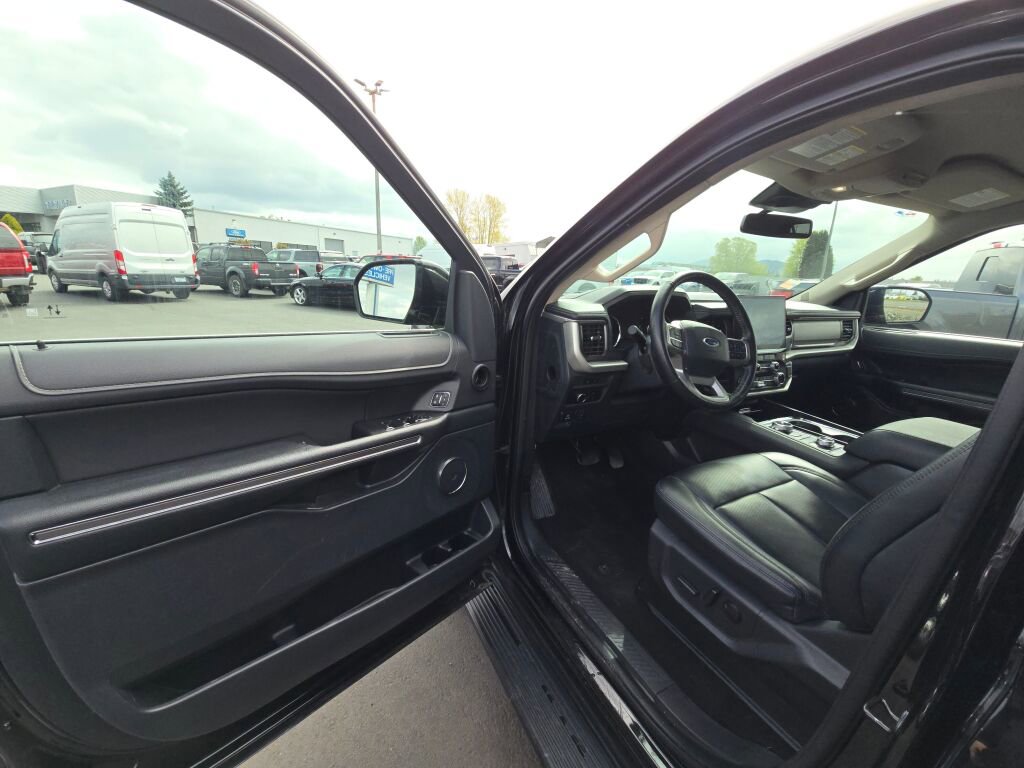 Used 2024 Ford Expedition Max XLT image 16
