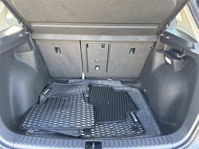 Certified 2025 Volkswagen Taos SE w/ Panoramic Sunroof Package image 5