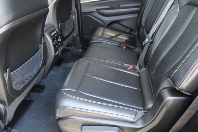 Used 2023 Jeep Grand Cherokee L Limited AWD/4WD image 35