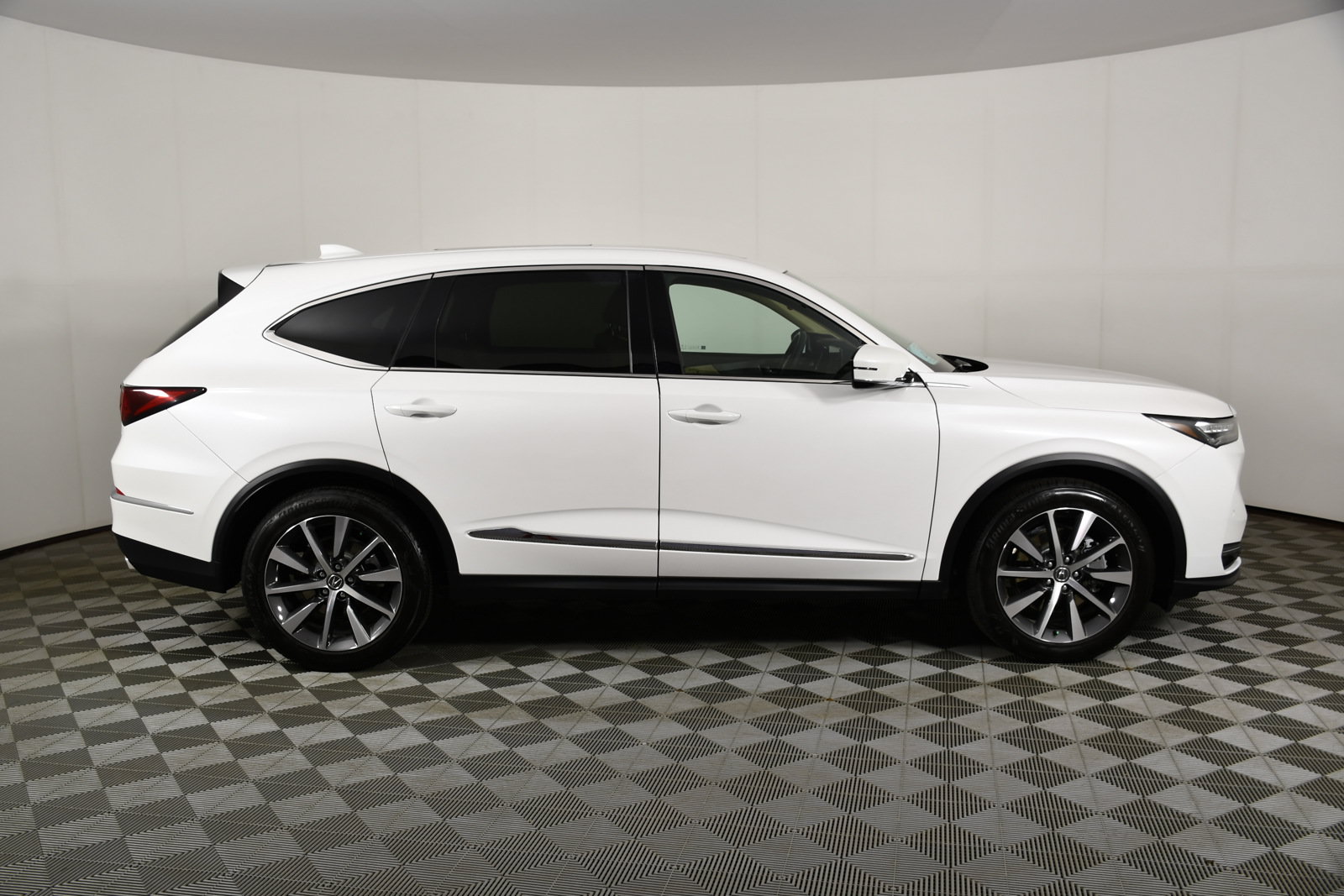 Certified 2025 Acura MDX SH-AWD w/ Technology Package image 5