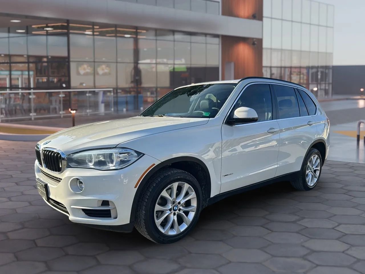 Used 2016 BMW X5 xDrive35i image 1