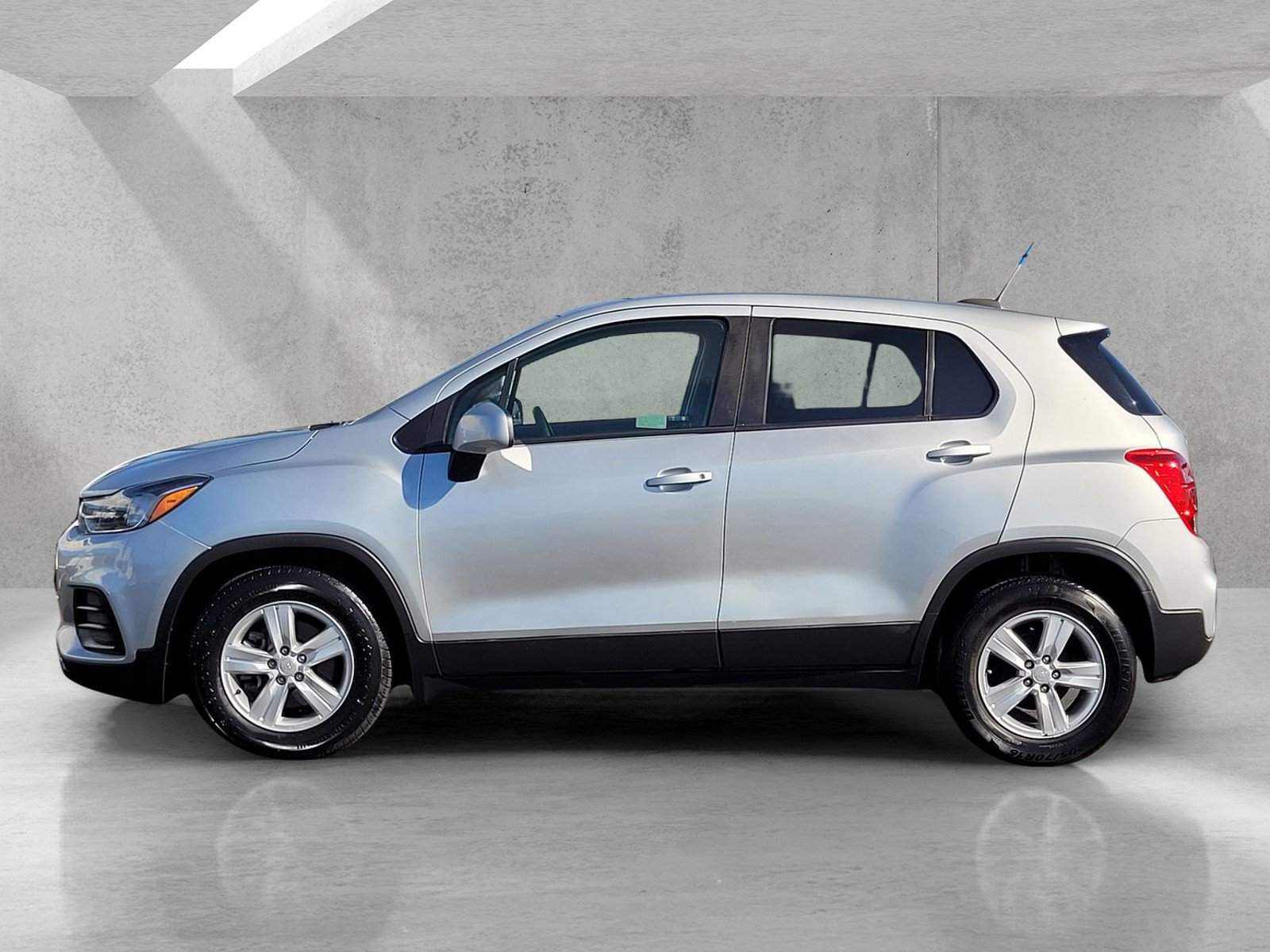 Used 2020 Chevrolet Trax LS w/ Tint and Cruise Package FWD image 7