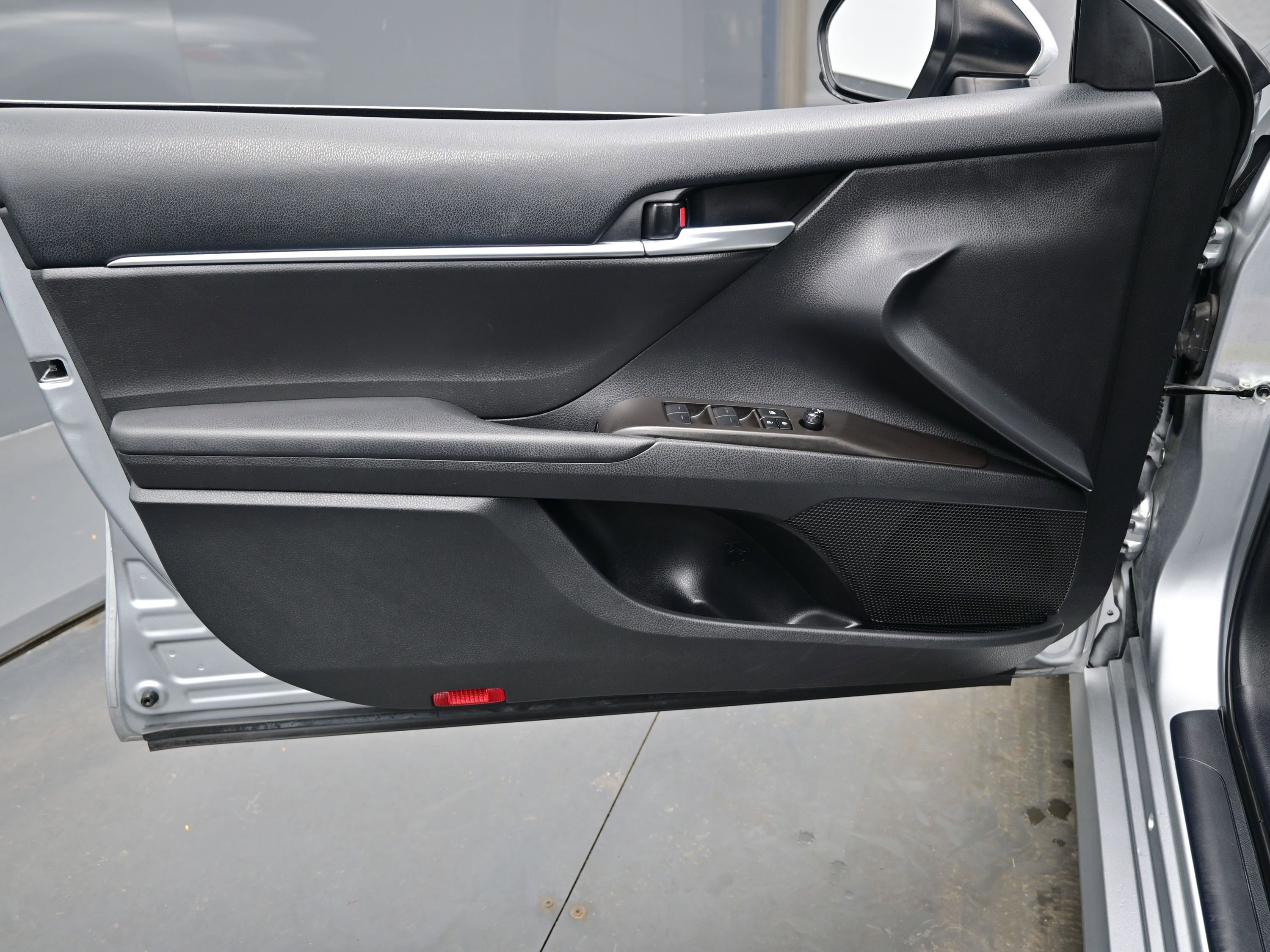 Used 2024 Toyota Camry LE image 9