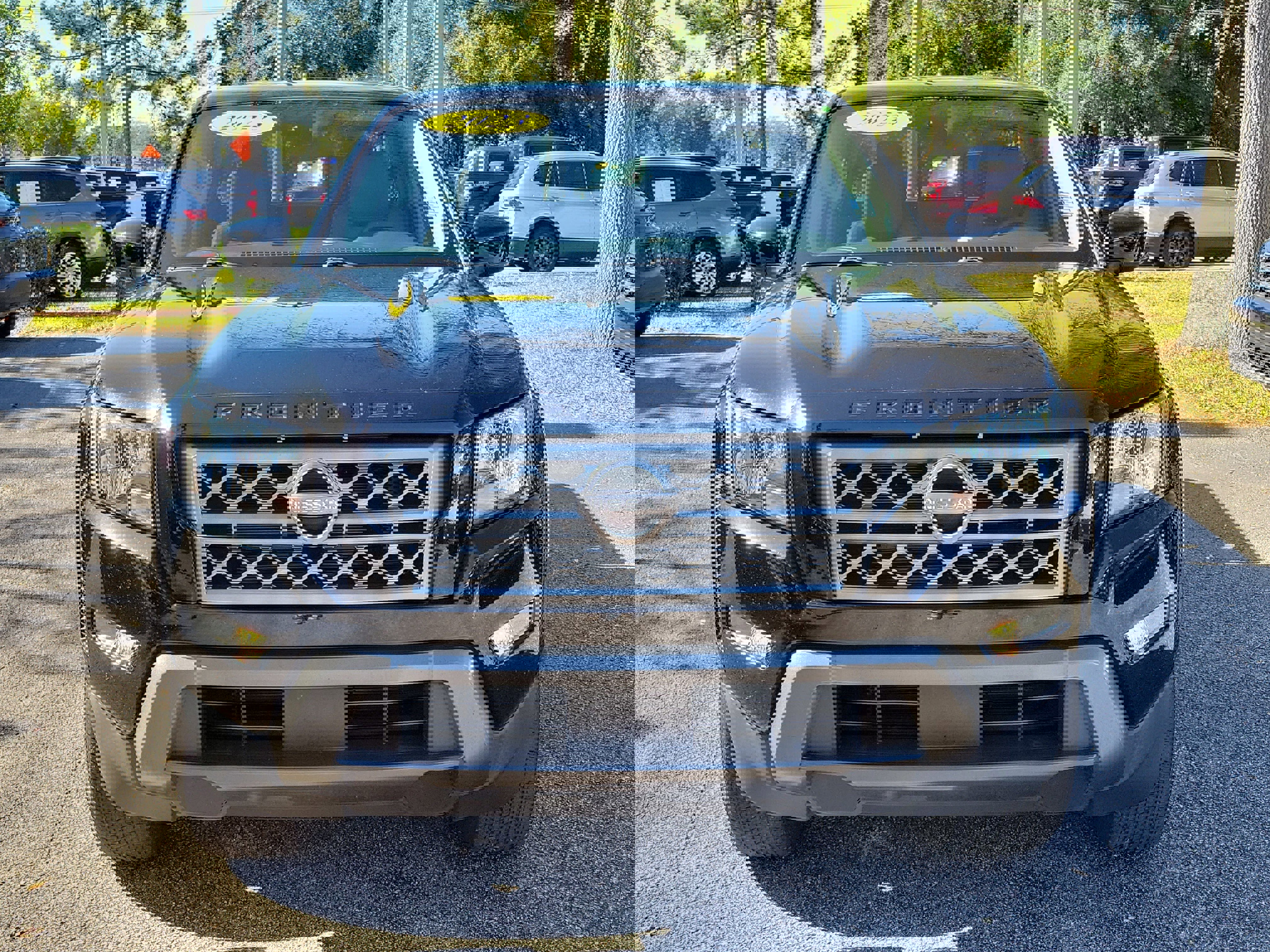 Used 2022 Nissan Frontier SV RWD image 2