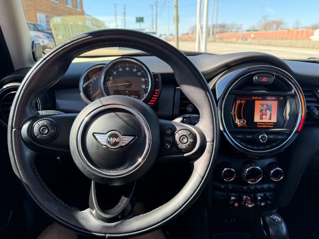Used 2017 MINI Cooper 4-Door Hardtop image 31