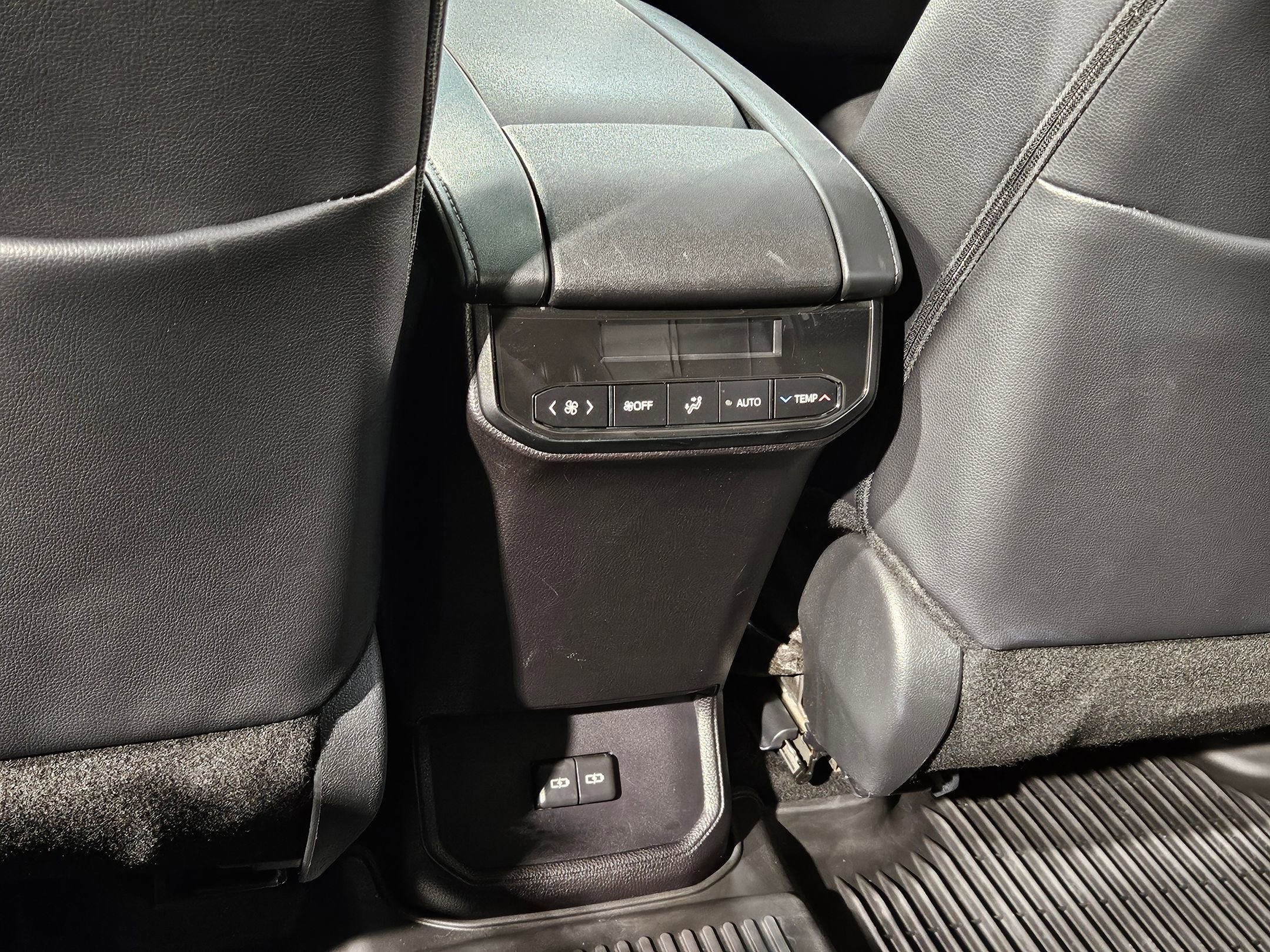 Certified 2025 Toyota Highlander XLE AWD/4WD image 37