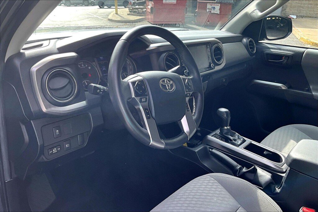 Used 2023 Toyota Tacoma SR5 AWD/4WD image 10