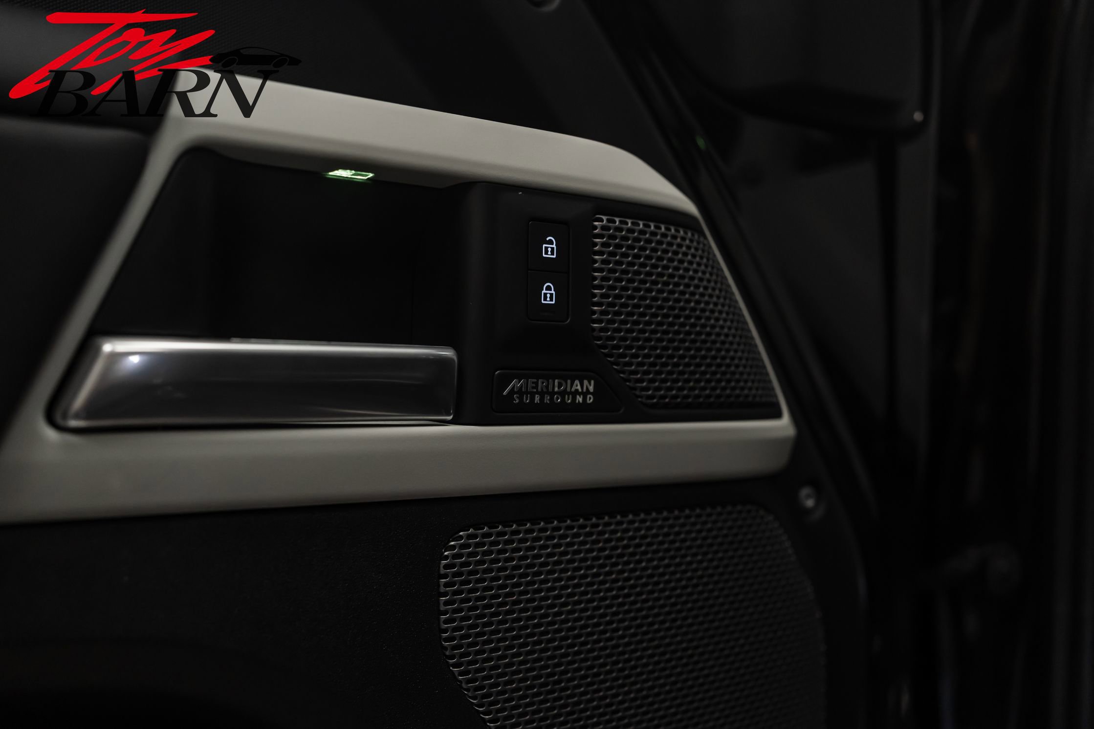 Used 2024 Land Rover Defender 110 SE image 21