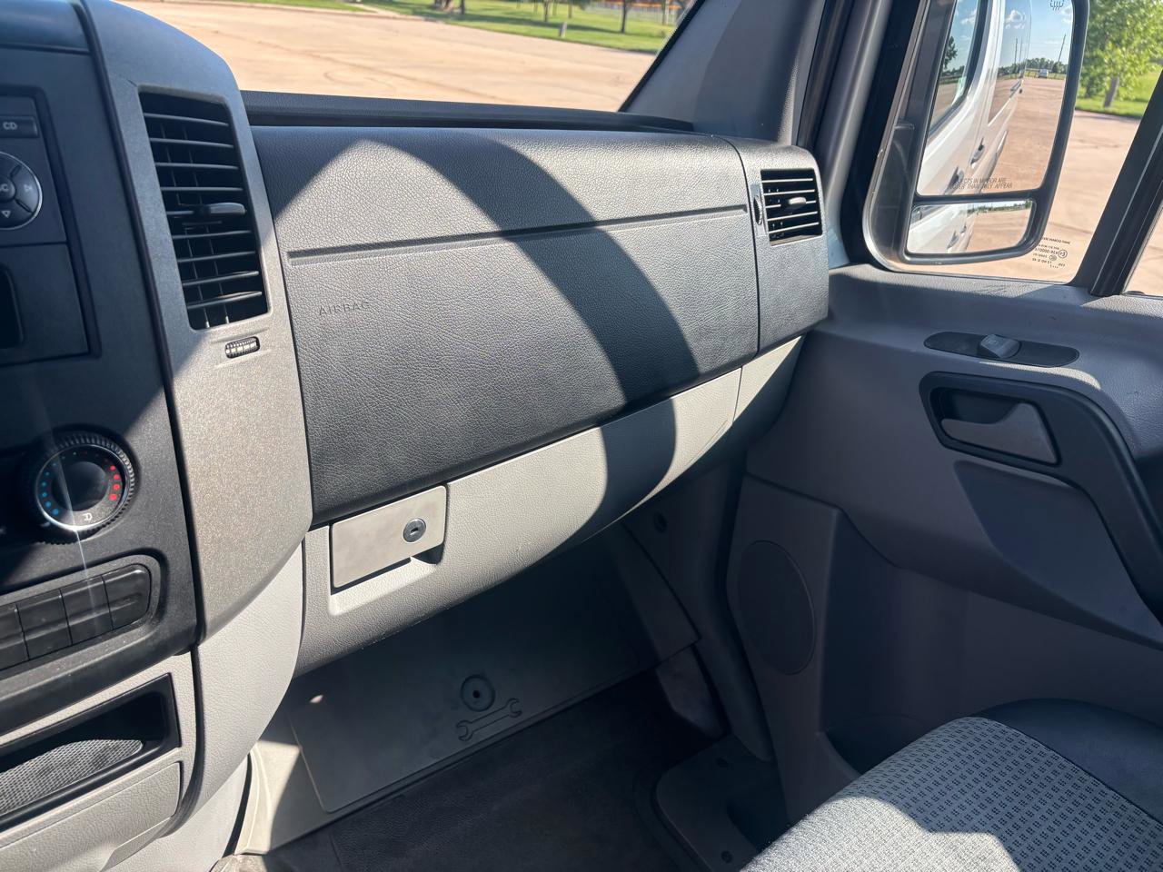 Used 2007 Dodge Sprinter 2500 w/ Cooling Group RWD image 22
