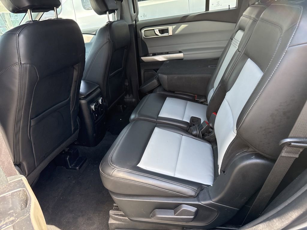 Used 2022 Ford Explorer XLT w/ Equipment Group 202A image 5