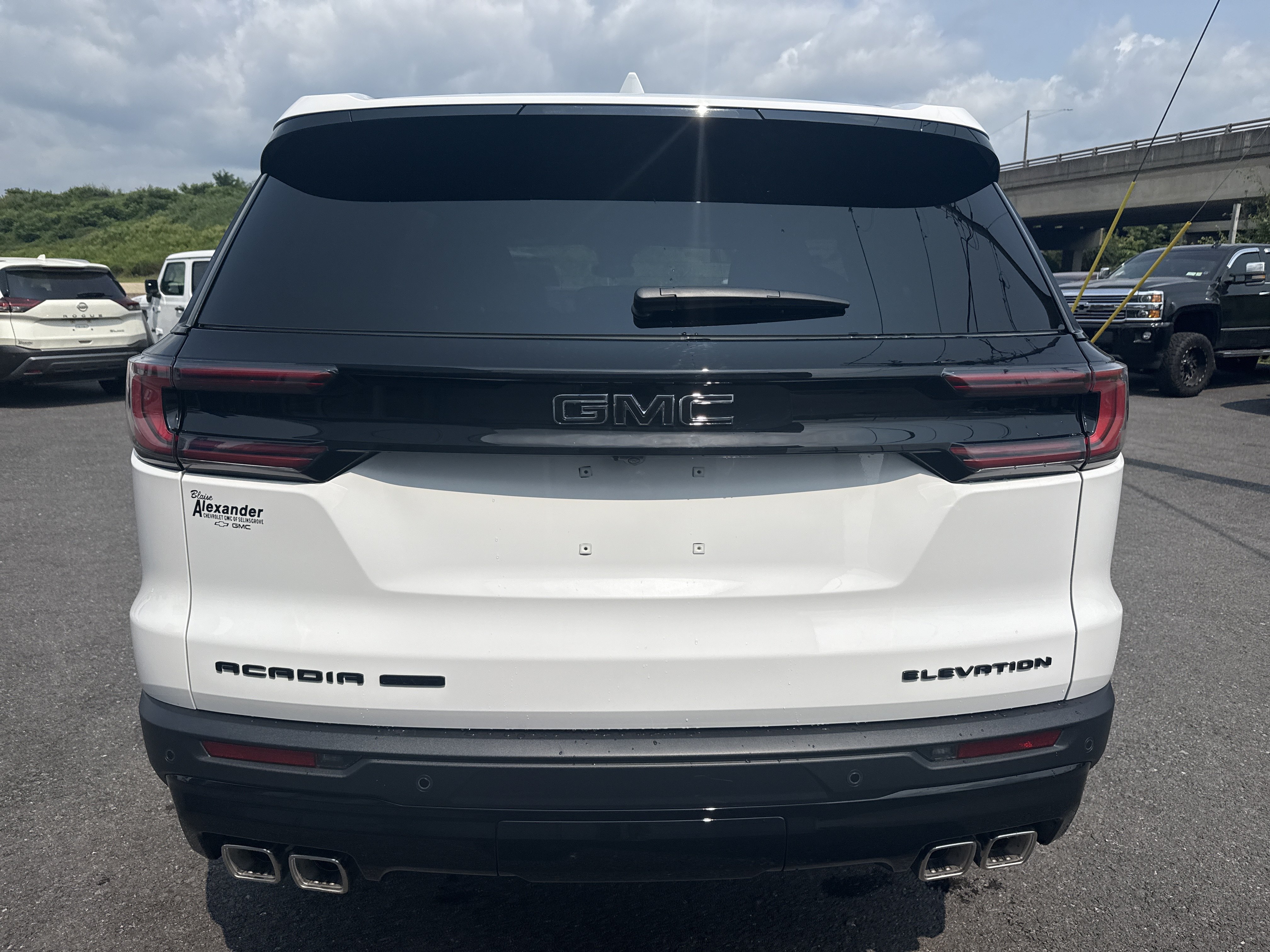 New 2027 GMC Acadia Elevation w/ Black Edition AWD/4WD image 4