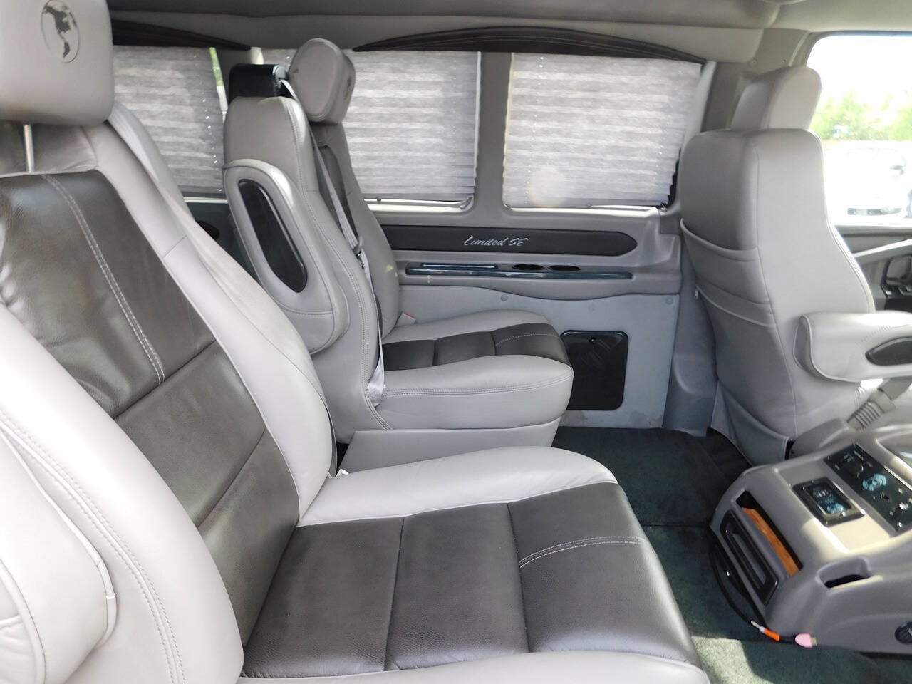 Used 2018 Chevrolet Express 2500 w/ Enhanced Convenience Package RWD image 20