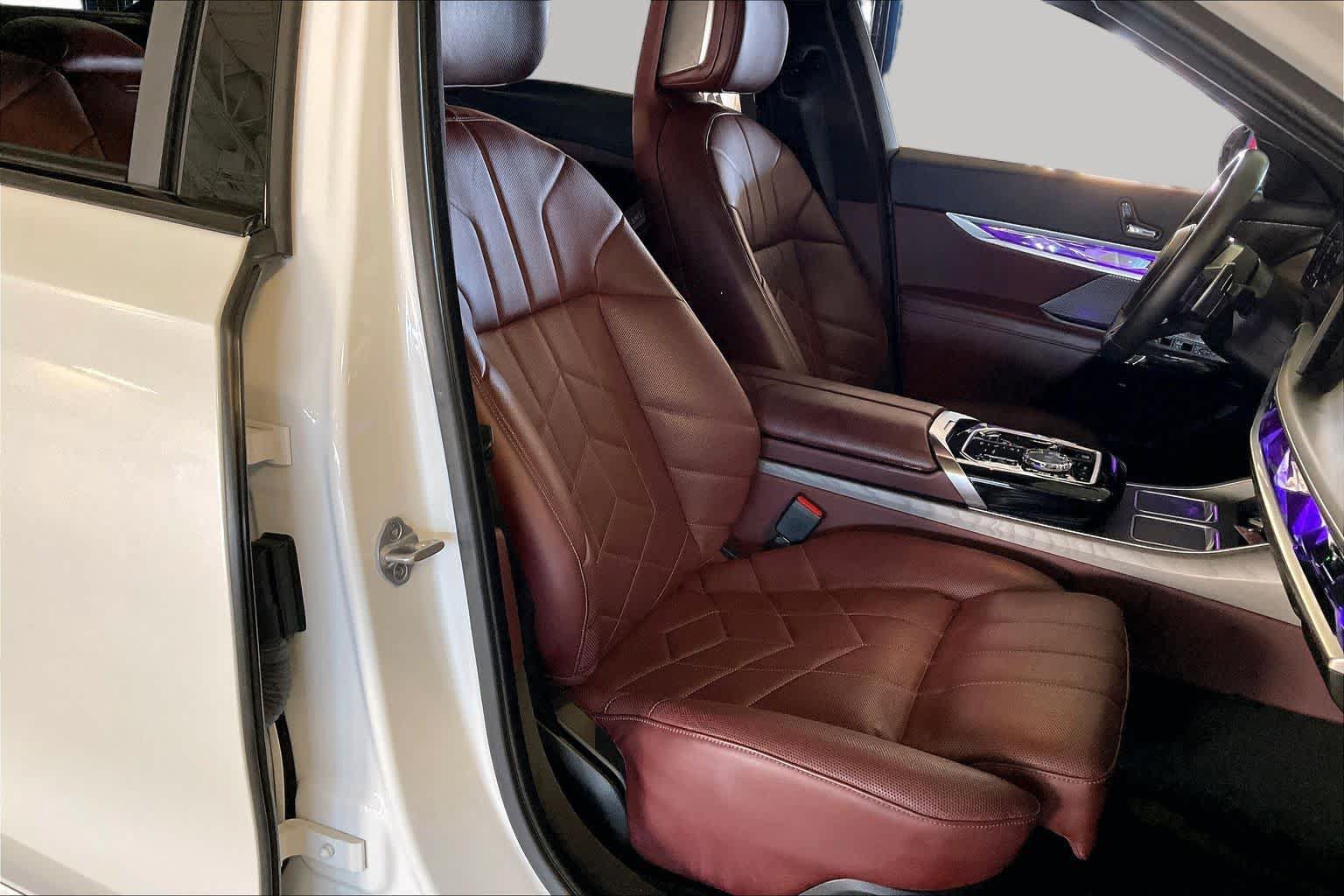 Used 2023 BMW 760i xDrive AWD/4WD image 8
