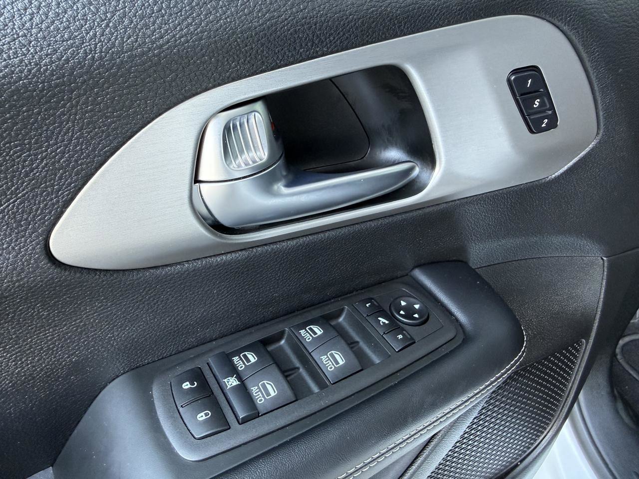 Used 2023 Chrysler Pacifica Limited w/ S Appearance Package FWD image 10