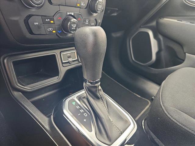 Used 2021 Jeep Renegade Latitude FWD image 12