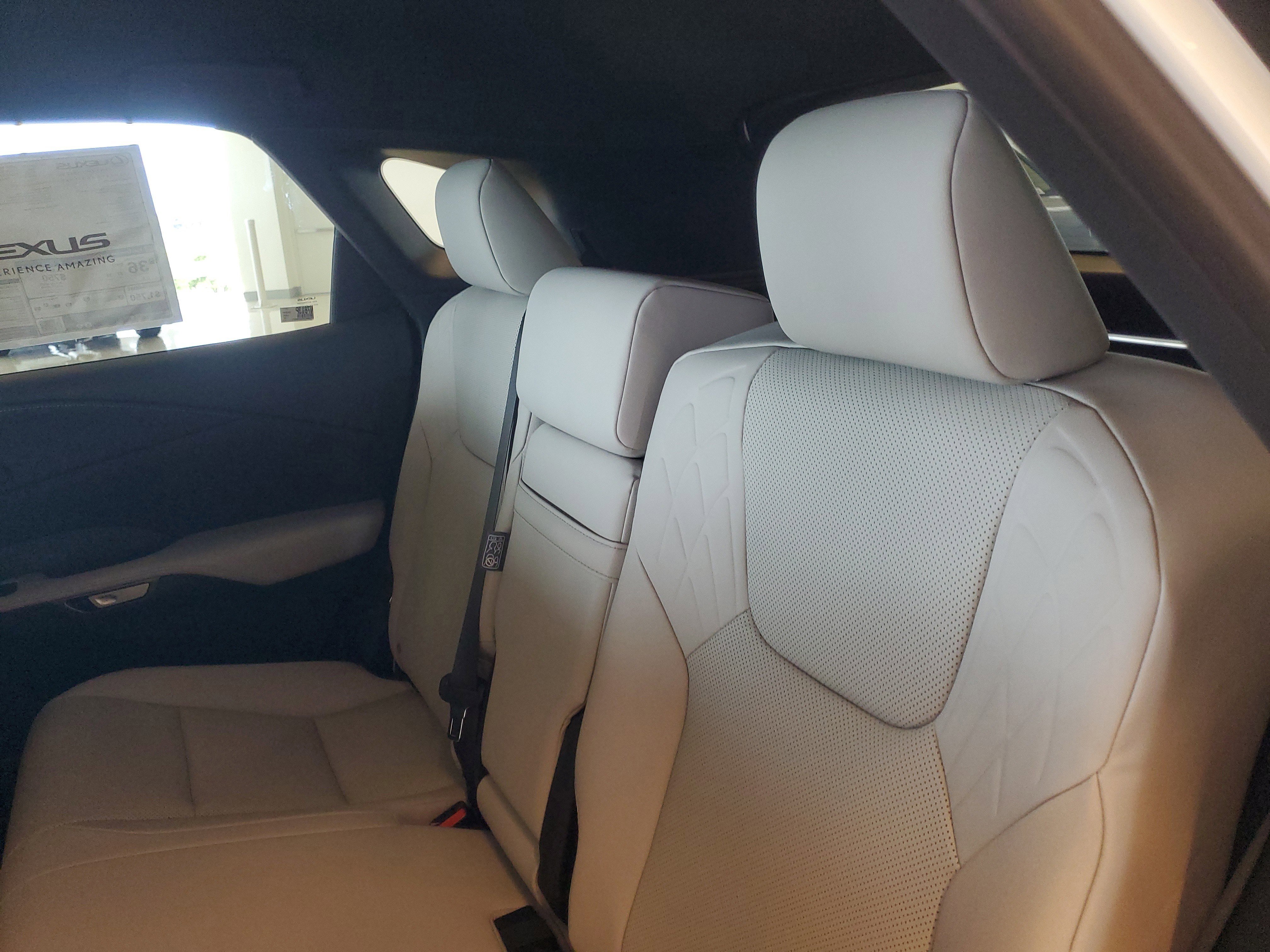 Used 2025 Lexus RX 350h image 18