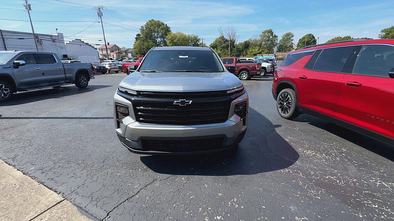 New 2026 Chevrolet Traverse LT w/ Midnight/Sport Edition image 3
