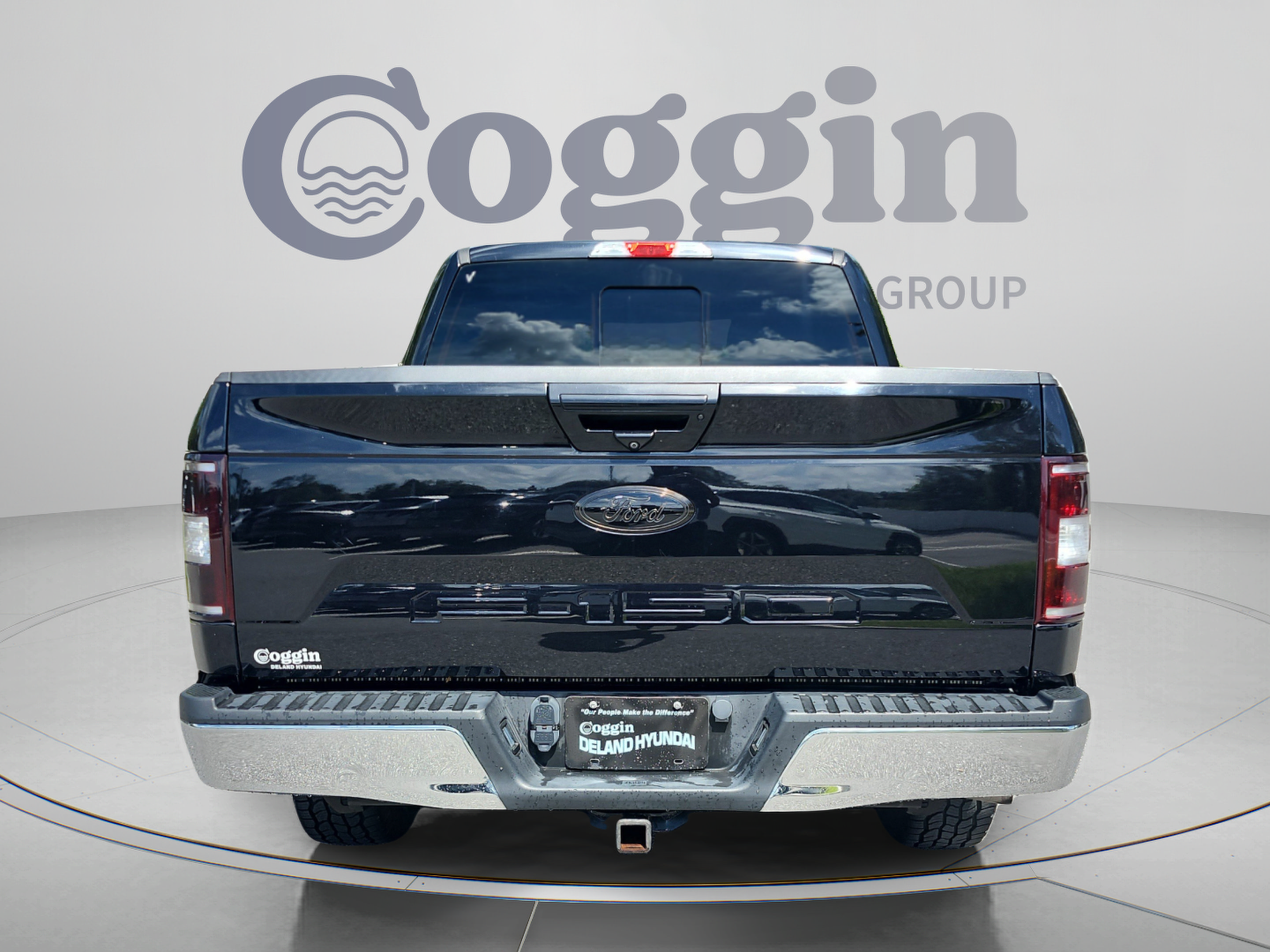 Used 2019 Ford F150 Lariat w/ Trailer Tow Package RWD image 4