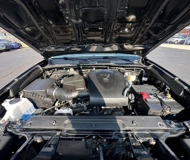 Used 2022 Toyota Tacoma SR AWD/4WD image 12