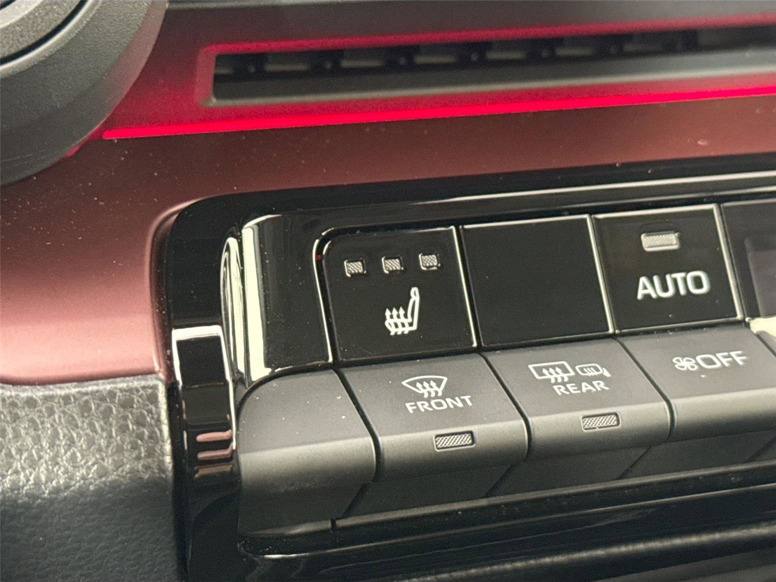 Used 2025 Toyota Prius Plug-In Hybrid image 7