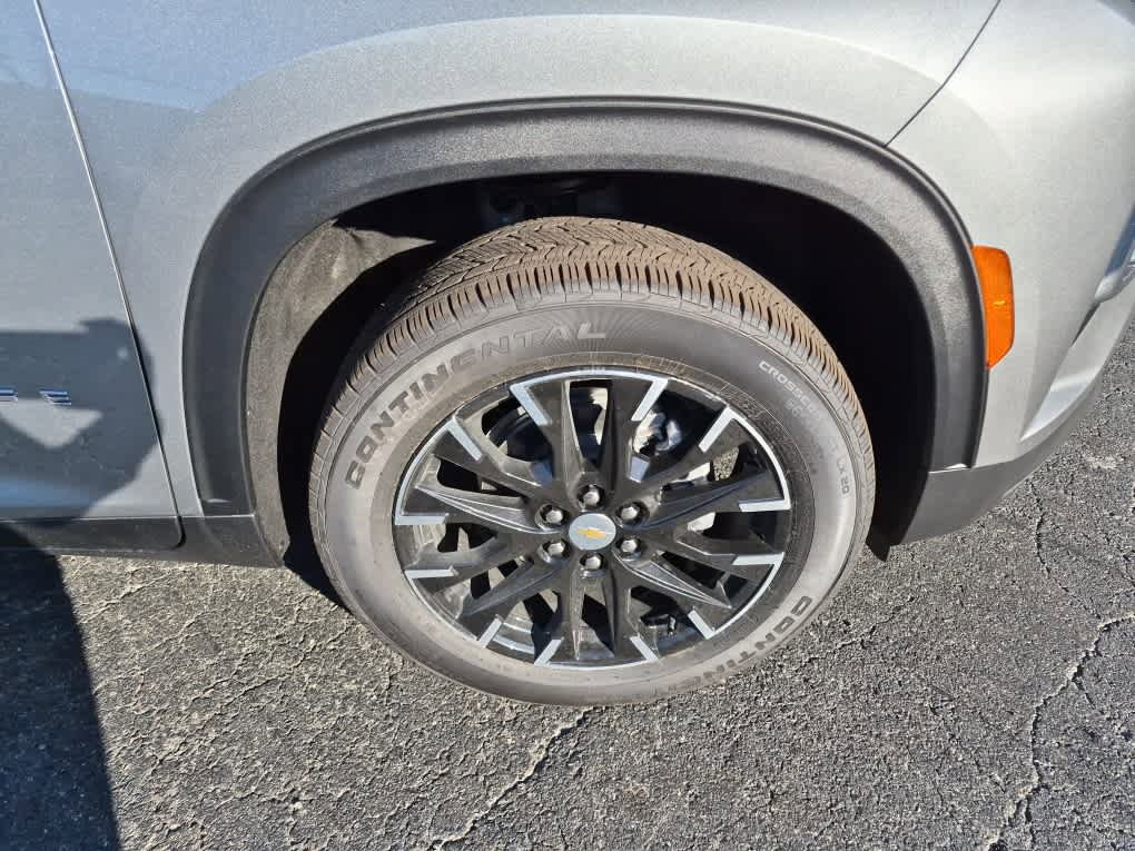 New 2026 Chevrolet Traverse LT w/ Sun and Wheel Package FWD image 9