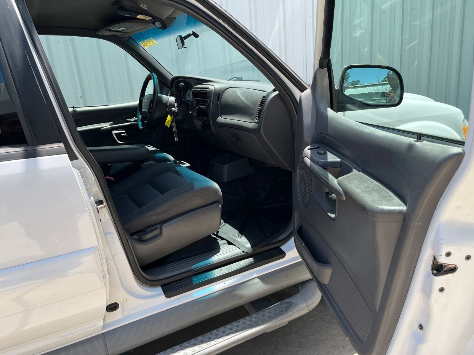 Used 2001 Ford Explorer Sport Trac 2WD image 16
