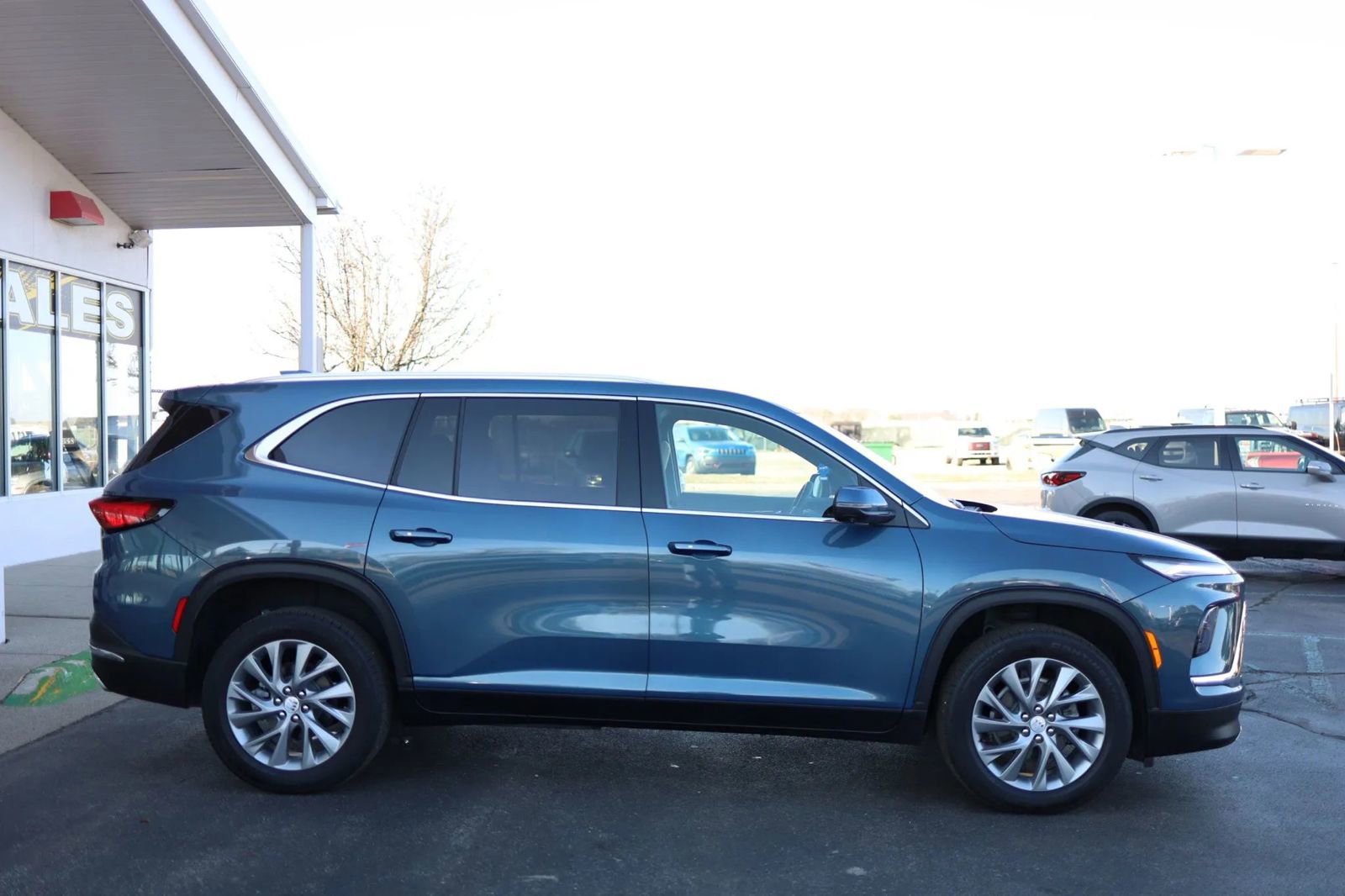 Used 2025 Buick Enclave Preferred w/ Power Package AWD/4WD image 4