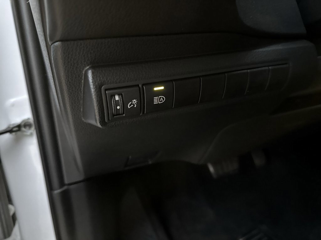 Used 2024 Toyota Corolla LE image 23