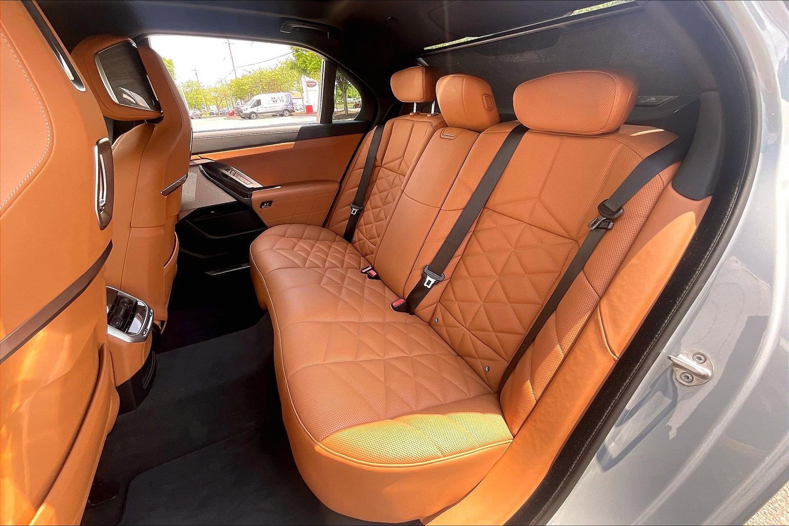 Used 2024 BMW 740i w/ Premium Package 2 RWD image 28