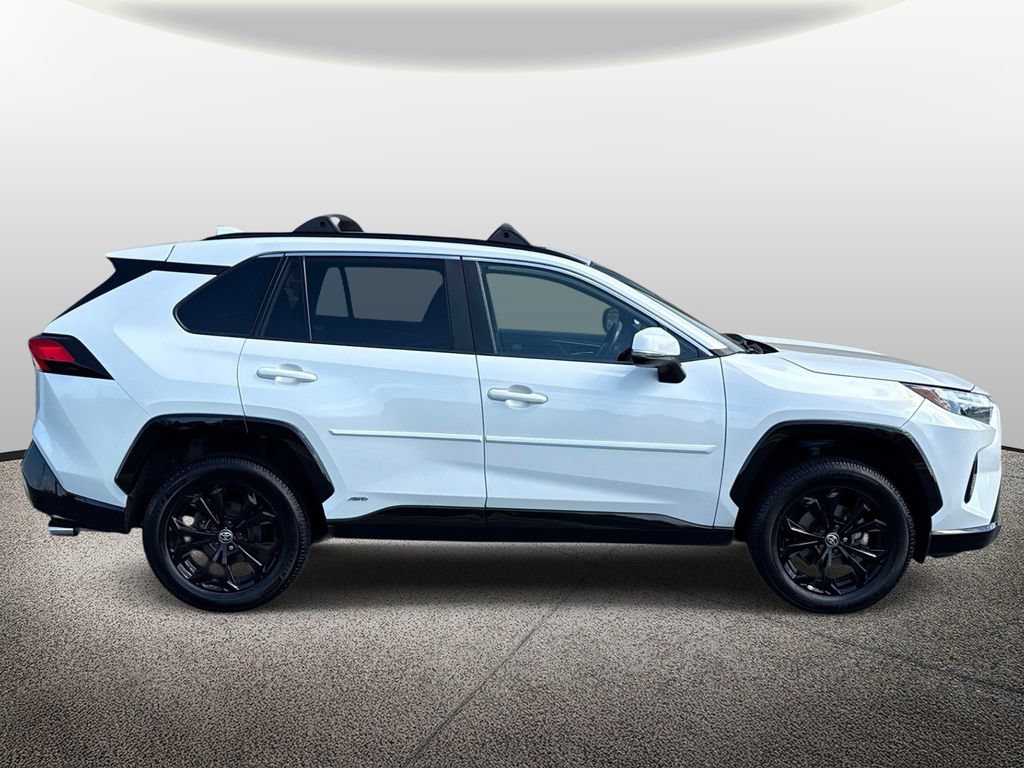 Used 2022 Toyota RAV4 SE w/ Convenience Package AWD/4WD image 4