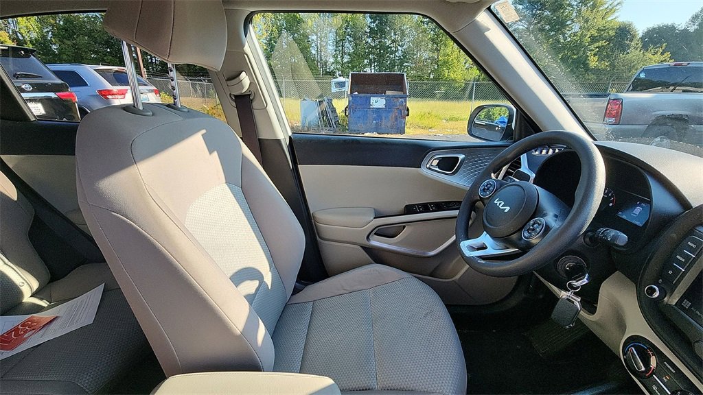 Used 2022 Kia Soul LX w/ Technology Package image 13