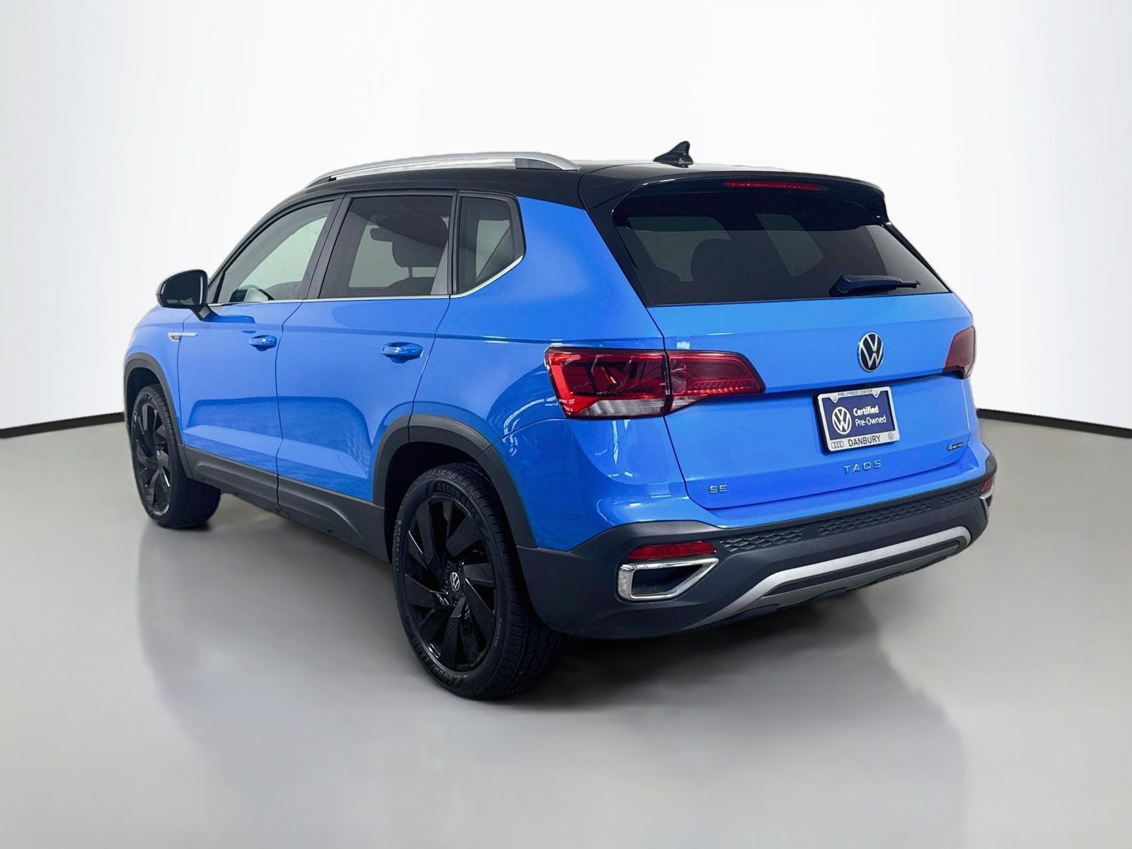 Certified 2023 Volkswagen Taos SE w/ Panoramic Sunroof Package AWD/4WD image 3