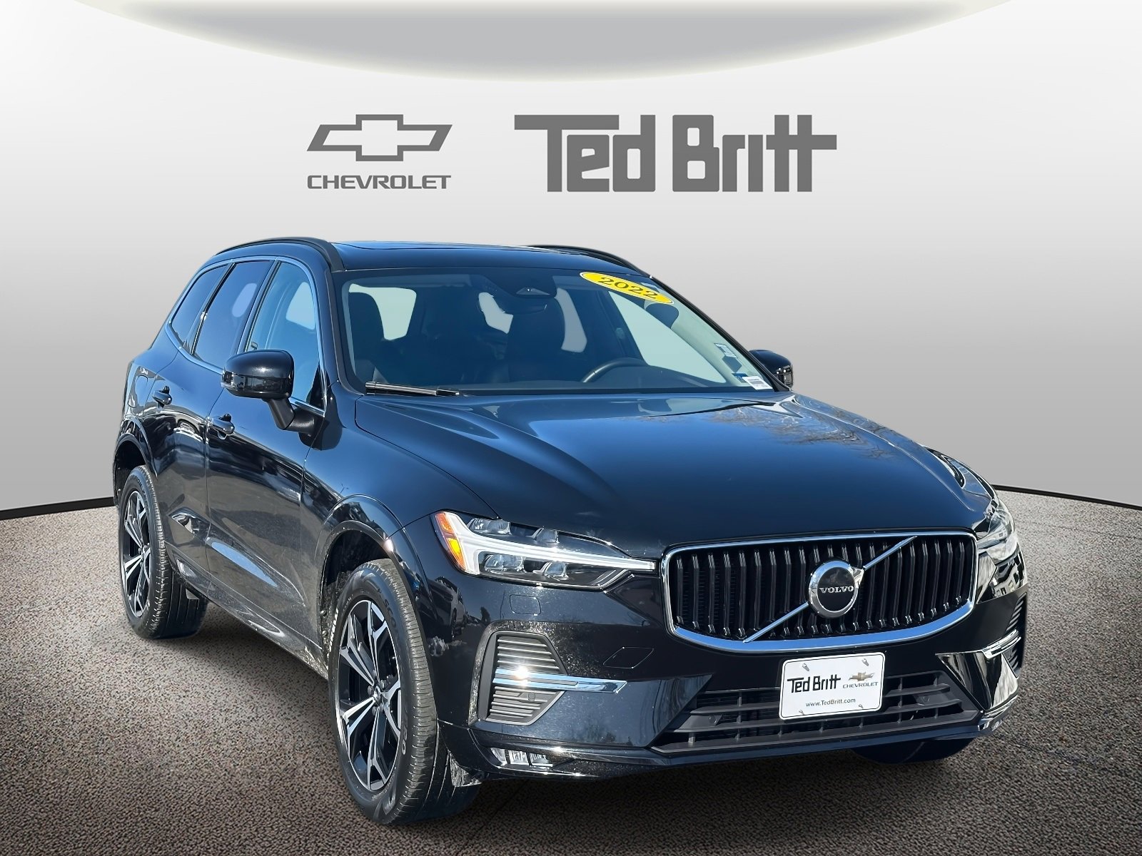 Used 2022 Volvo XC60 B5 Momentum w/ Climate Package image 3