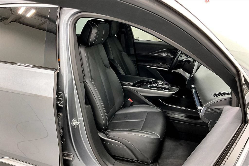 Used 2023 Cadillac Lyriq 2WD image 9