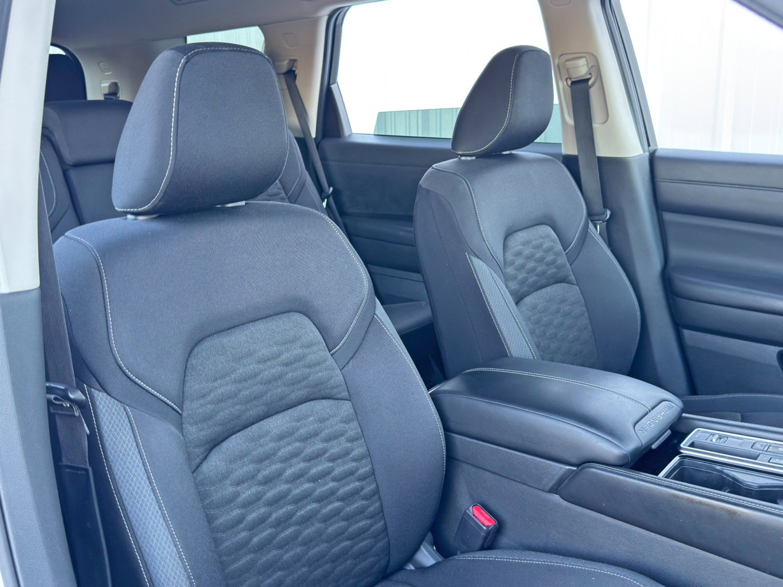 Used 2022 Nissan Pathfinder S image 32