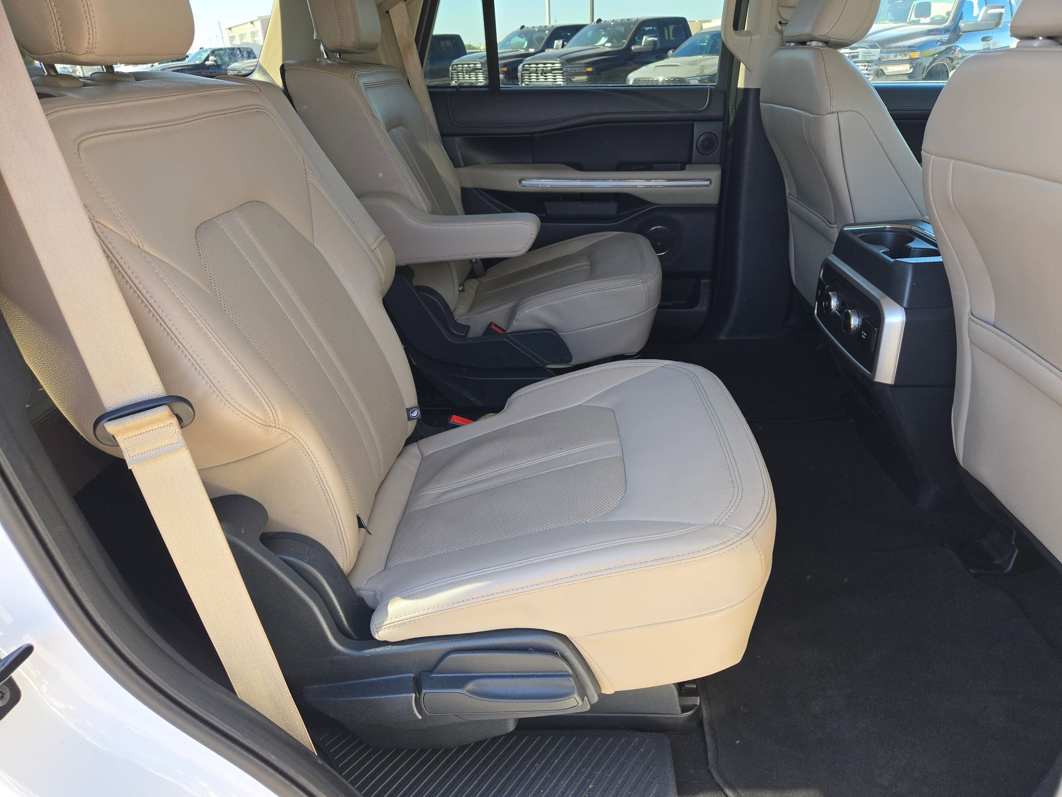 Used 2024 Ford Expedition Limited image 27