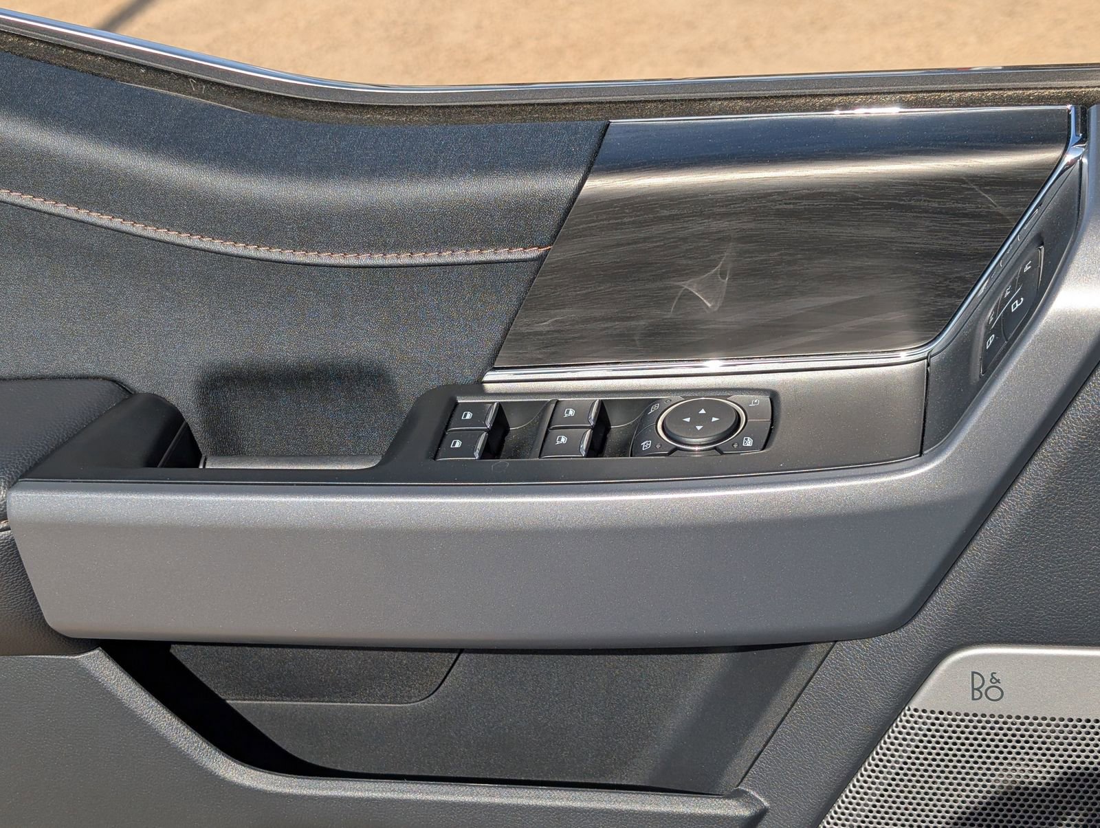 Used 2025 Ford F150 Lariat w/ Equipment Group 502A High image 26