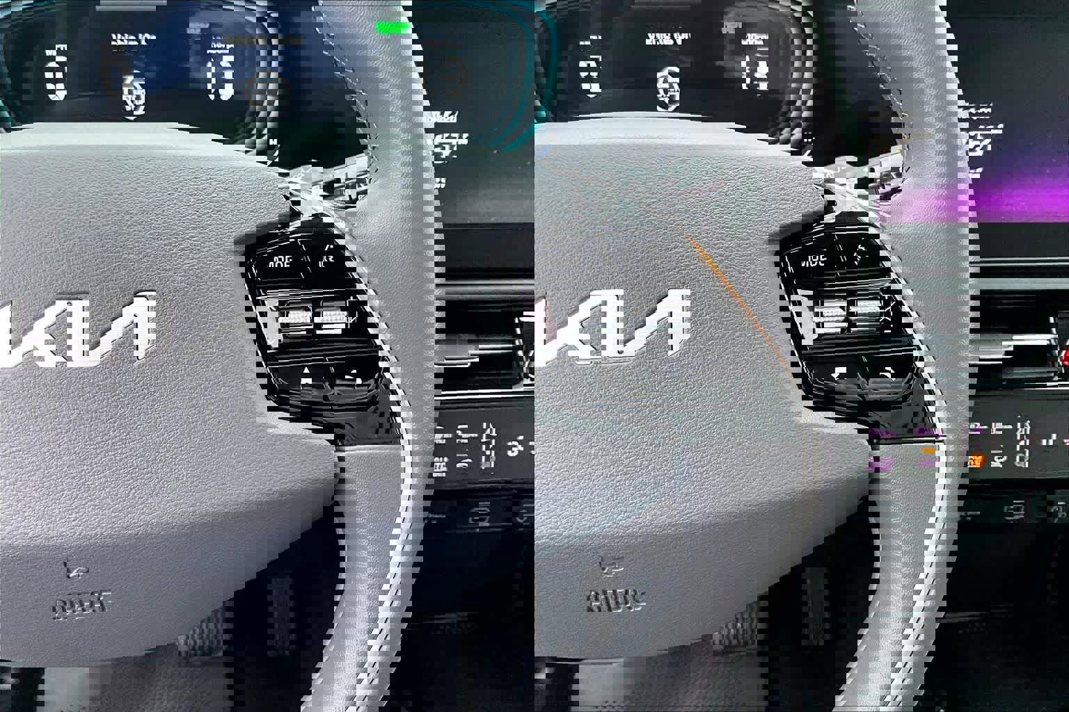 Used 2023 Kia Niro EX image 28