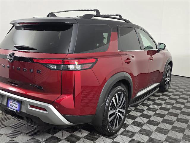 Used 2024 Nissan Pathfinder Platinum w/ Lighting Package (N93) image 4